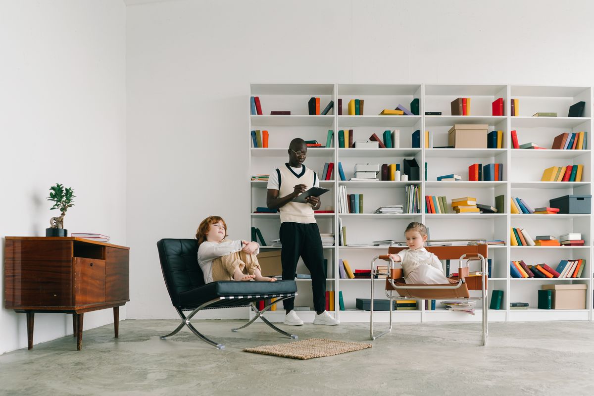 Therapist supporting children during a behaviour-modification session